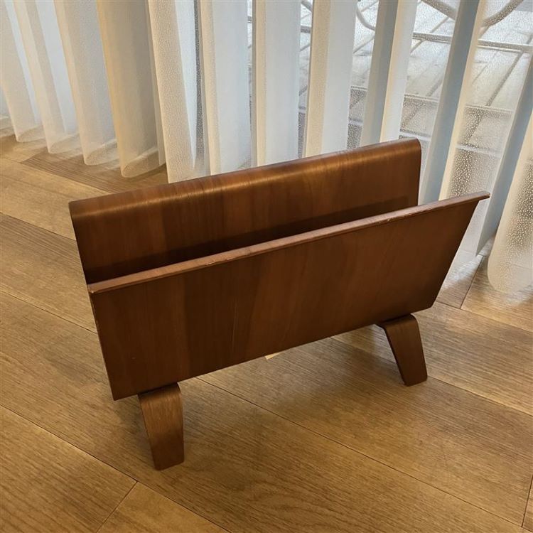 ウォールナットのマガジンラック【OUTLET】