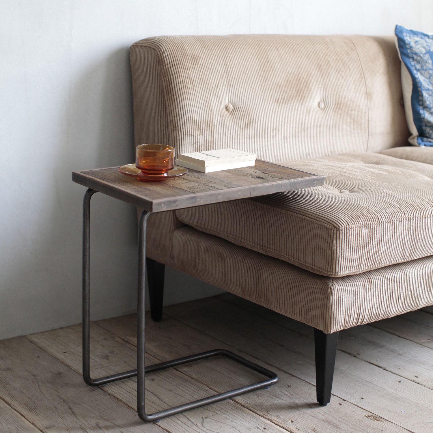 チャイ サイドテーブル(パイン古材)