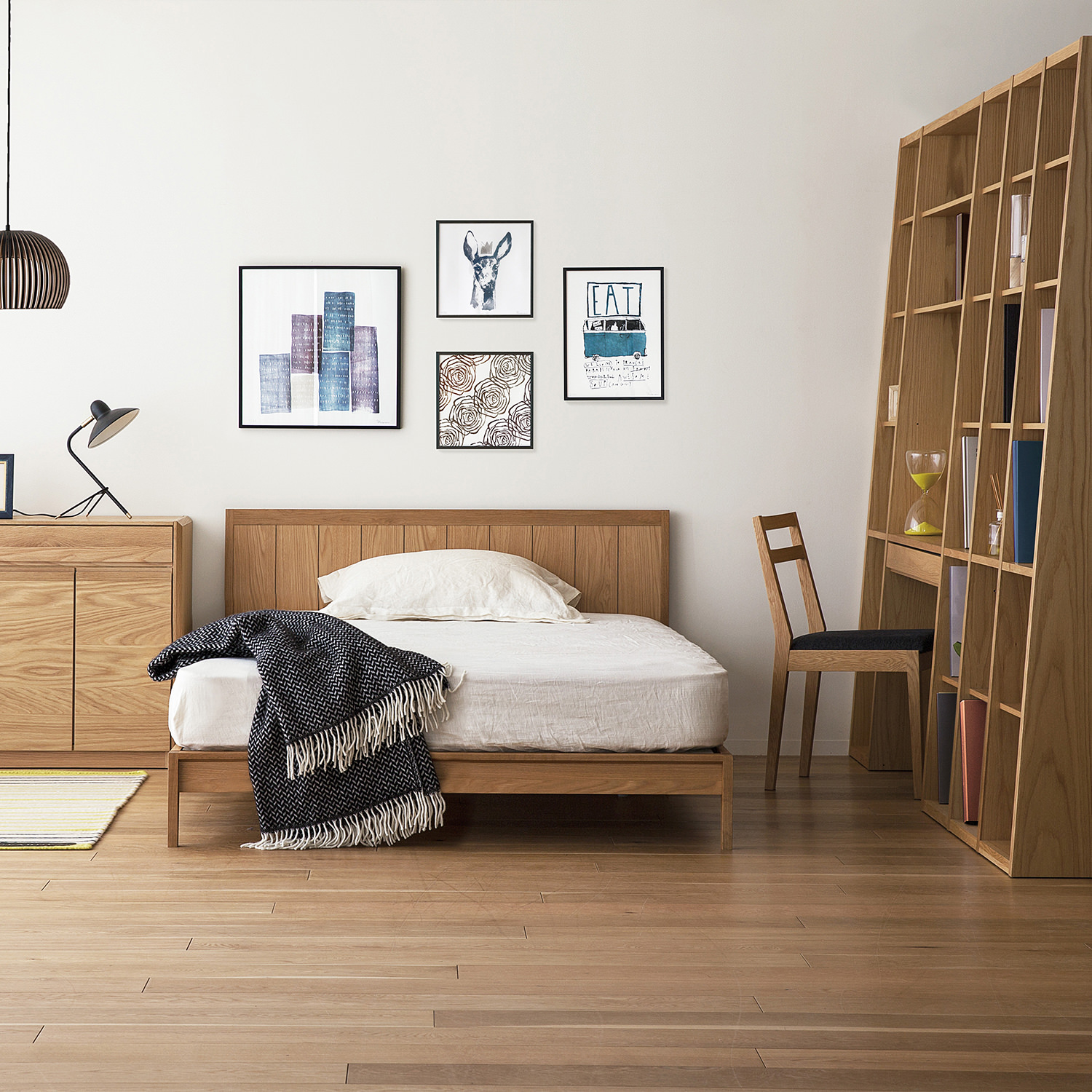 トムソン ベッドフレーム