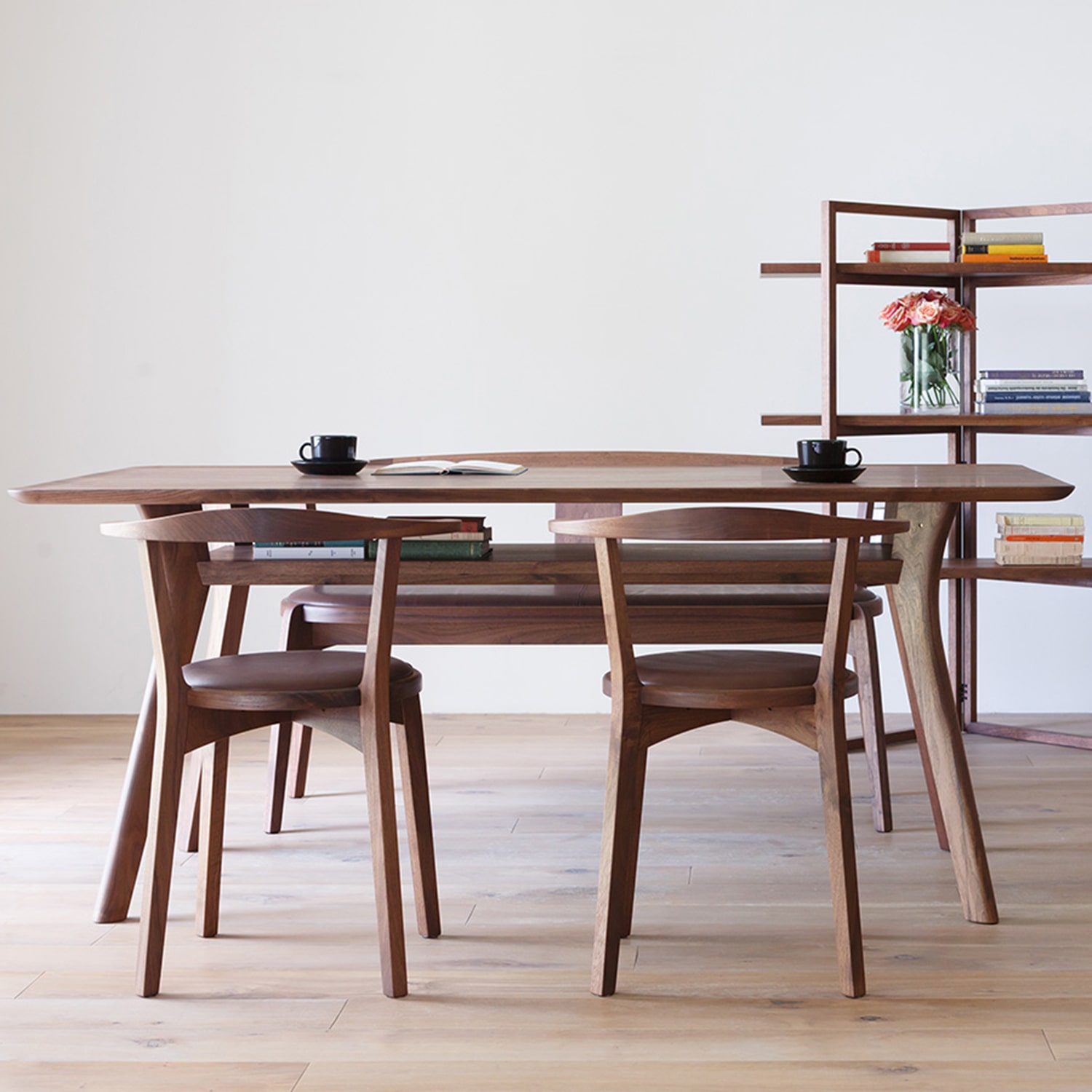 アジレ ダイニングテーブル