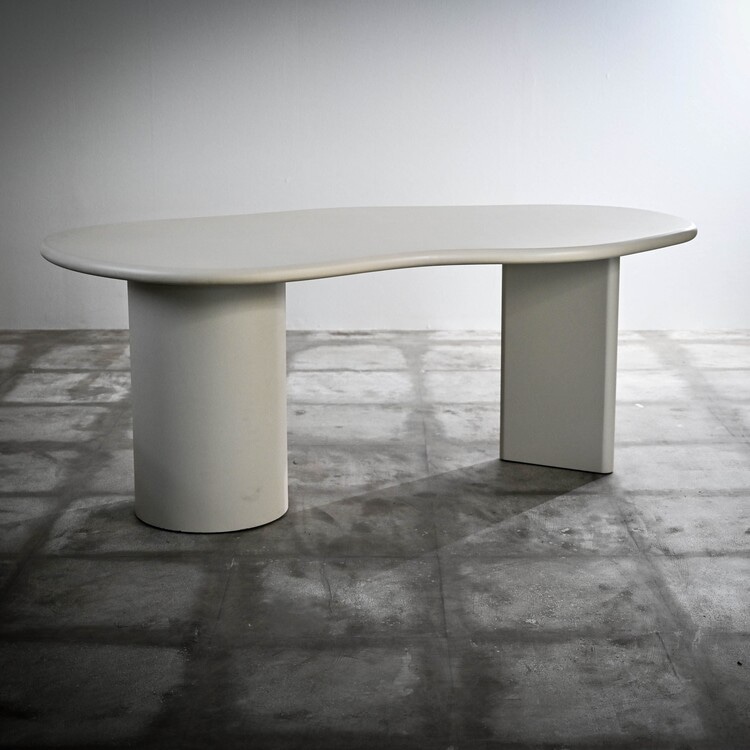 サラウンド ダイニングテーブル