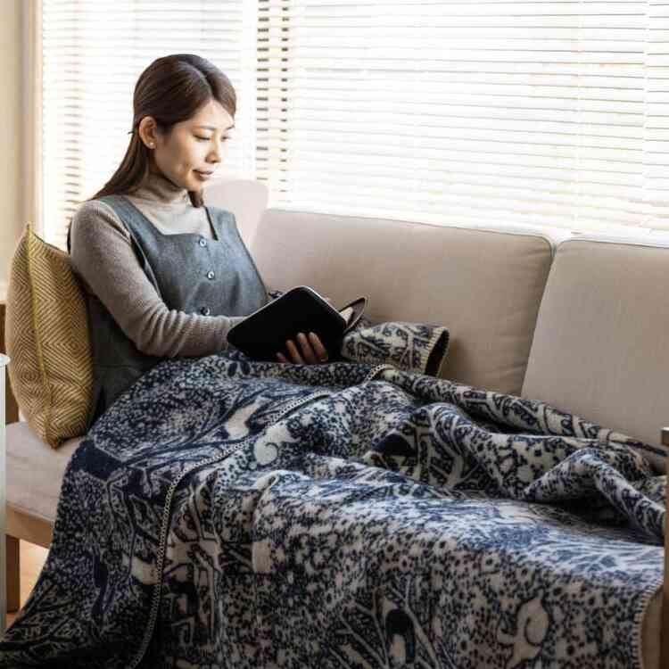 クリッパン ウール シングルブランケット(rabbits play, birds rest - forest - / ネイビー)